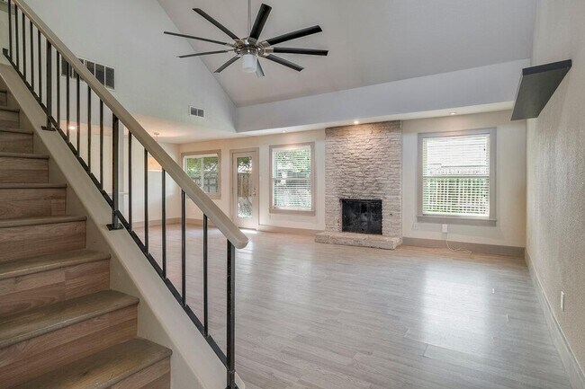 Foto del edificio - 8304 Furness Dr