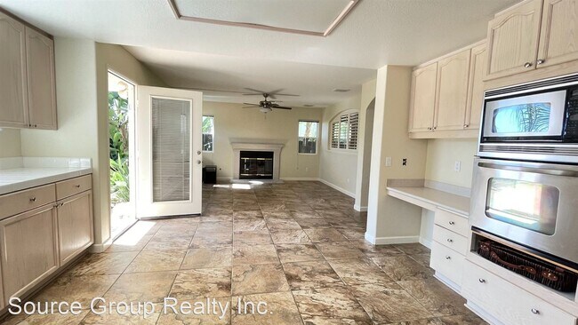 Foto del edificio - 4 br, 3 bath House - 10970 Waterton Rd