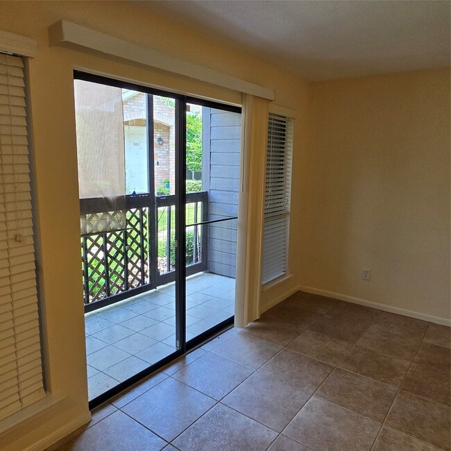 Building Photo - 12755 Mill Ridge Dr