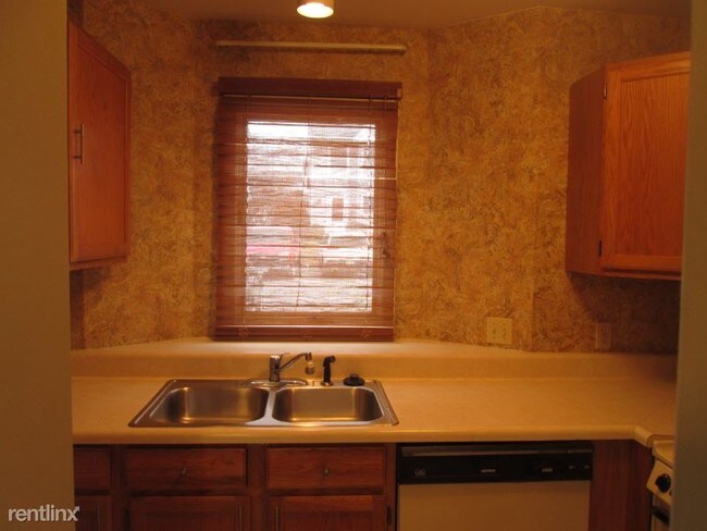 Building Photo - 2 br, 1.5 bath Townhome - 957 Orchard Dr