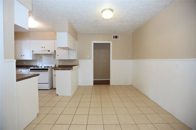 Building Photo - 1726 Du Barry Ln