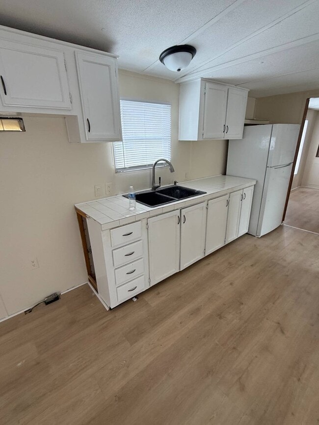 Building Photo - 149 2nd St