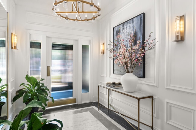 Lobby - 104 W Oak St