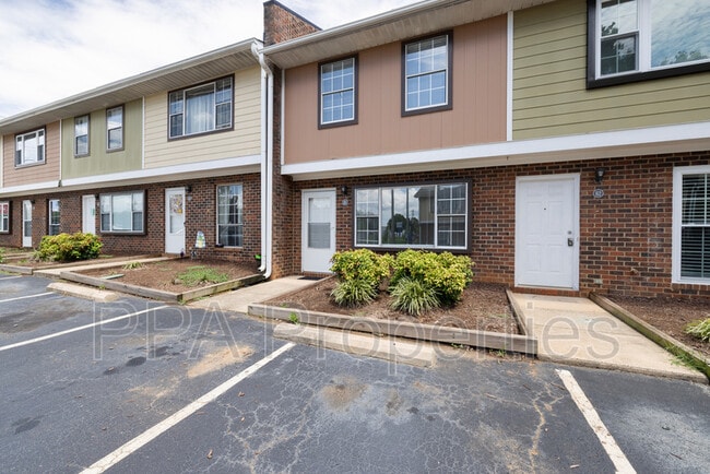 Building Photo - 1241 S 5th St