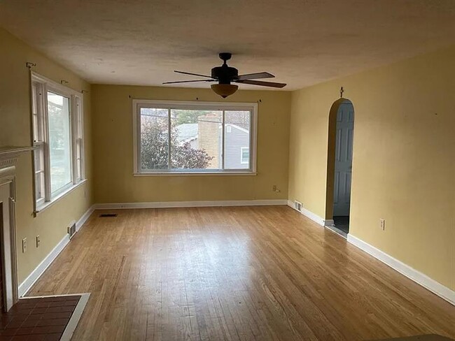 Building Photo - Smart two bed 2 bath