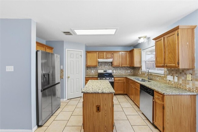 Building Photo - 910 Kirtomy Loop