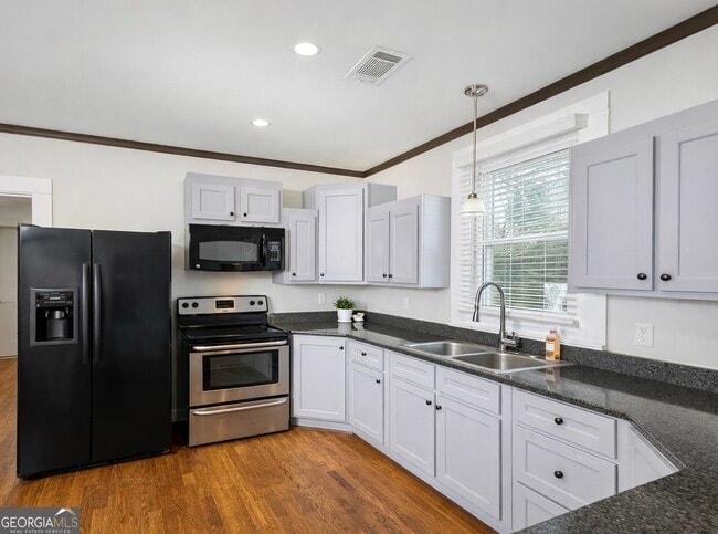 Building Photo - 392 S Cherokee Rd