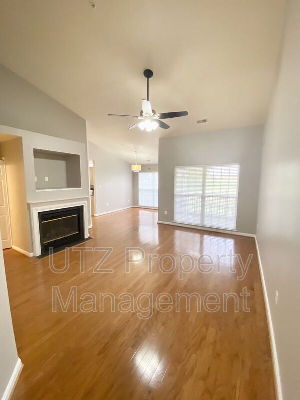 Building Photo - 597 Cawley Dr