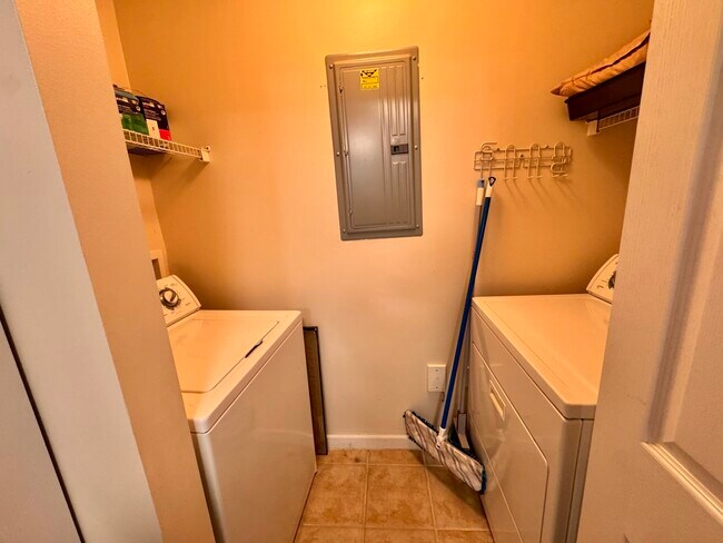 Foto del edificio - 9857 Baywinds Blvd