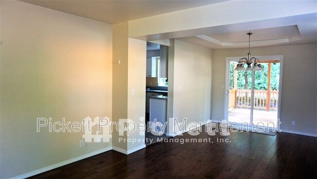 Building Photo - 7283 Creek Wood Pl NE
