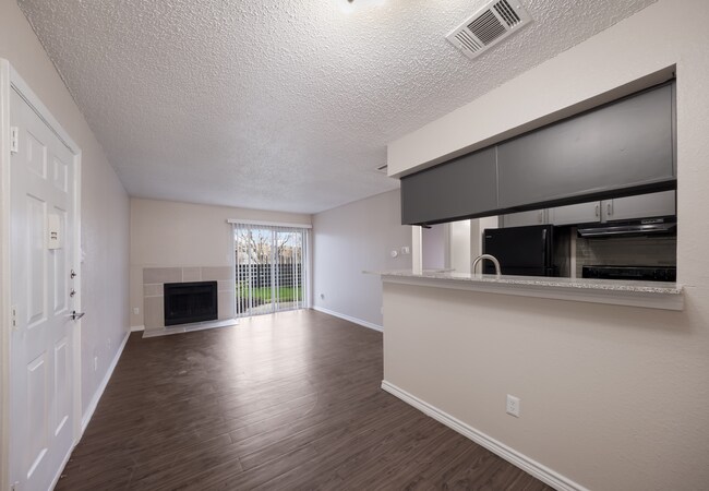 Dining Room A2 1BD 1BA-VatSoCo-001.jpg - V at SoCo