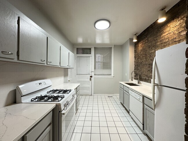 Foto del edificio - 4118 N Clarendon Ave