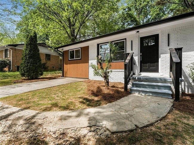 Photo - 454 Oak Dr SE House