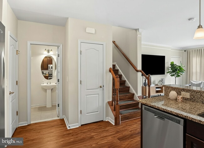 Foto del edificio - 15240 Torbay Way