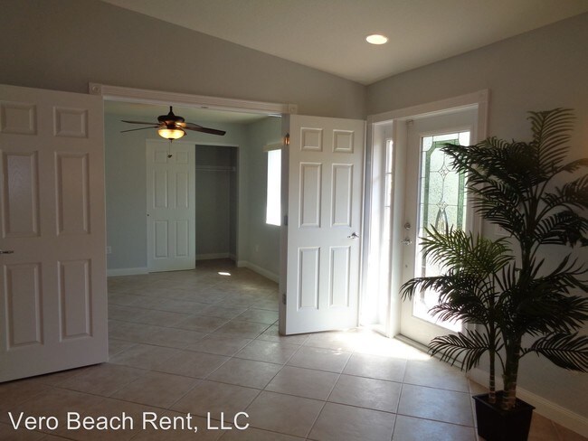 Building Photo - 3 br, 2 bath House - 5005 Corsica Sq.