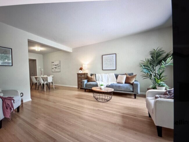 Foto del edificio - 3038 NE Hoyt St