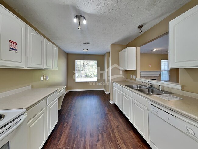 Foto del edificio - 12700 Hearthstone Dr