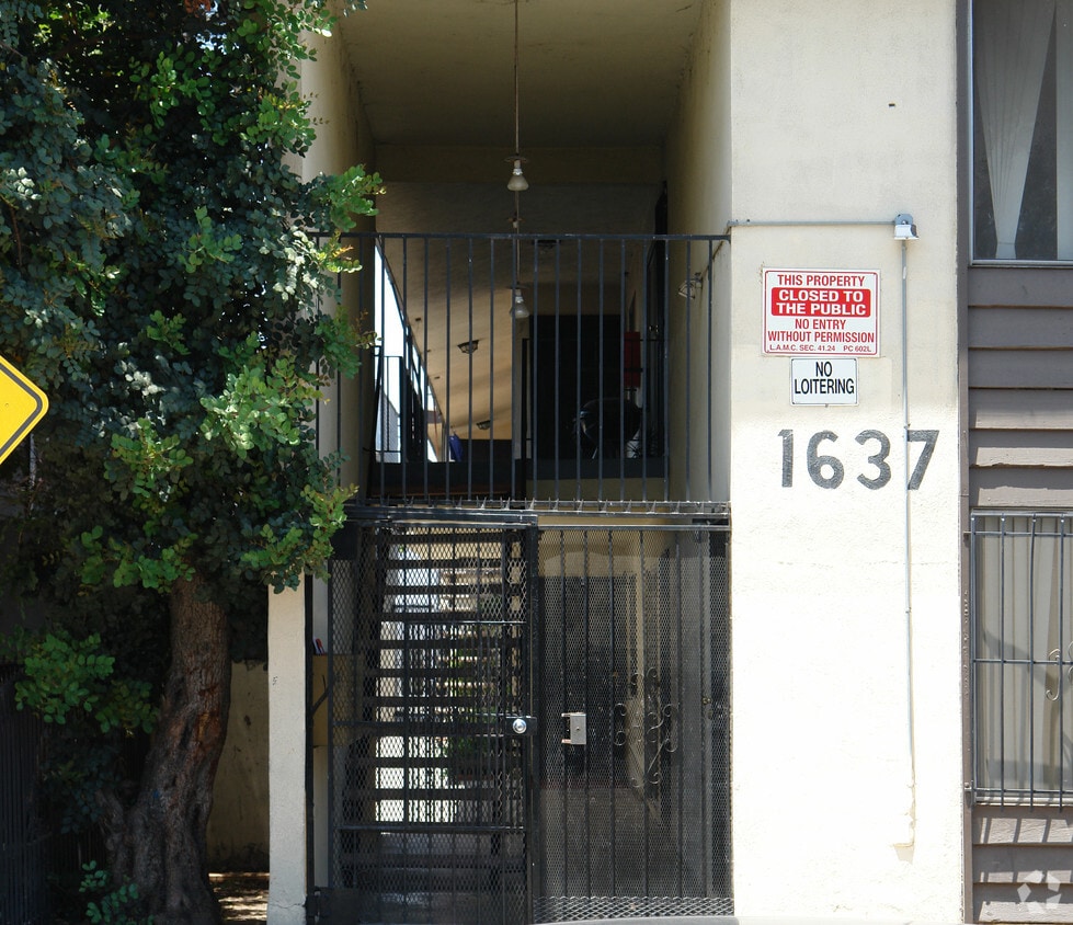 Building Photo - 1637 Pine Ave
