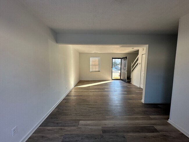Foto del edificio - Country Place Townhomes - Off Lakeside Drive