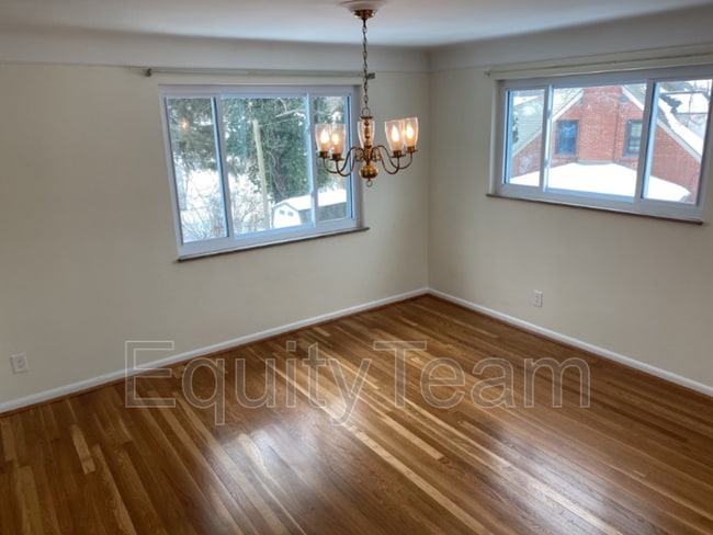 Building Photo - 6713 Beechmont Ave