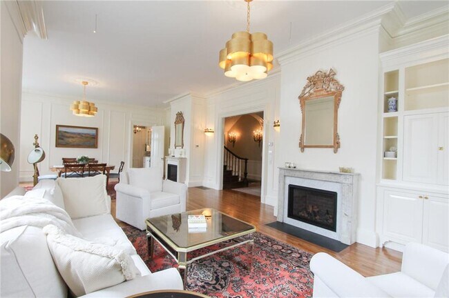 Building Photo - 5 Touro Park St W