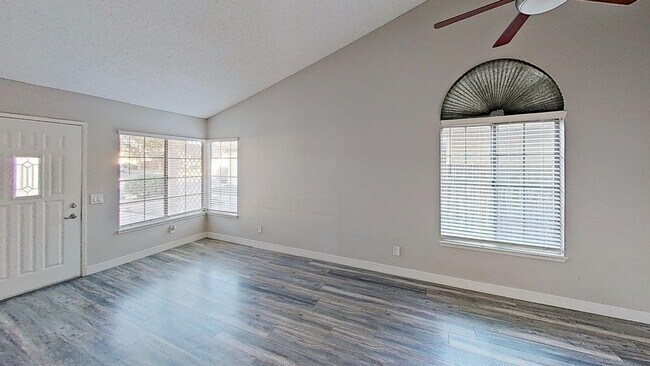 Foto del edificio - 2229 Rose Ave