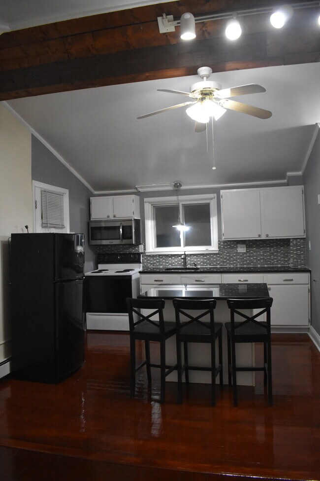 Foto del edificio - 129 Bradstreet Ave