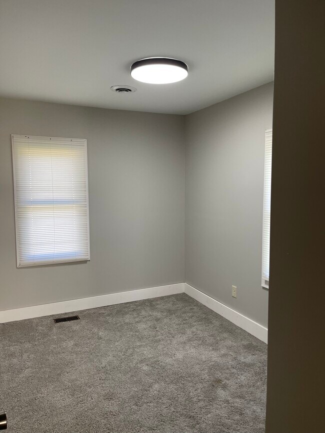 Foto del edificio - 4761 Warnock Ave