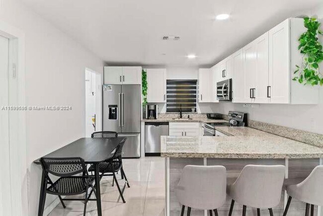 Foto del edificio - 2320 SW 18th Terrace