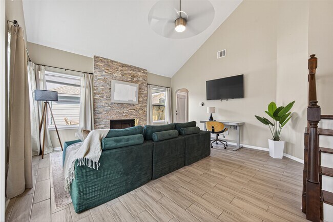 Foto del edificio - 6635 Queensclub Dr