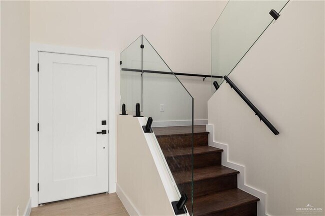 Foto del edificio - 19 S K Center St