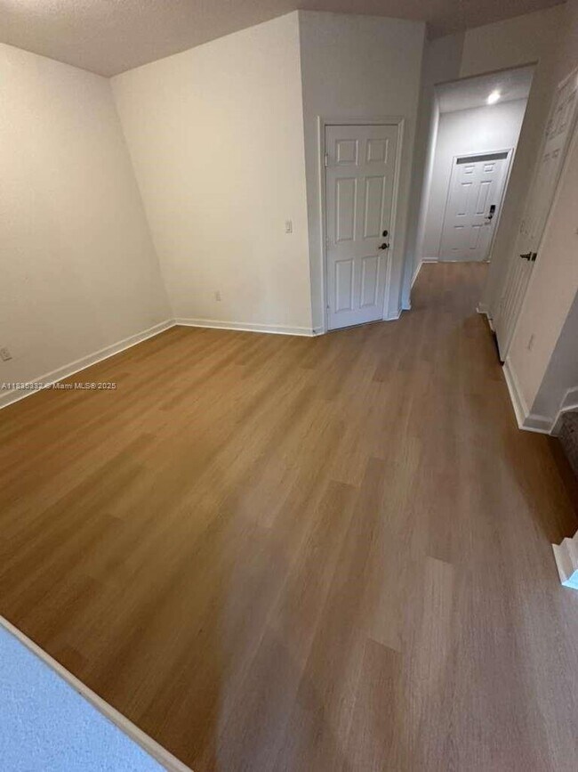 Foto del edificio - 18546 SW 2nd St