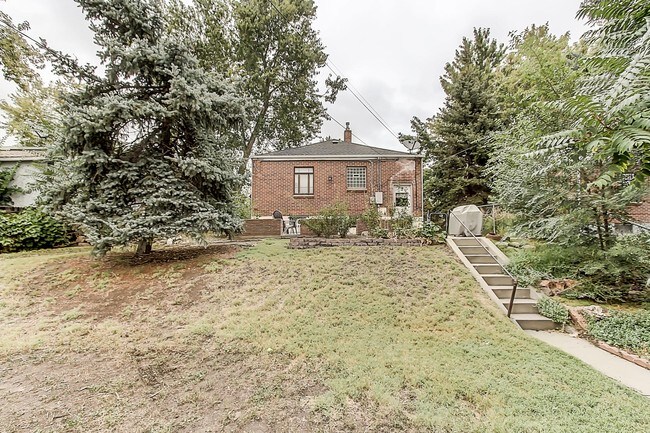 Large backyard - 3434 W 29th Ave