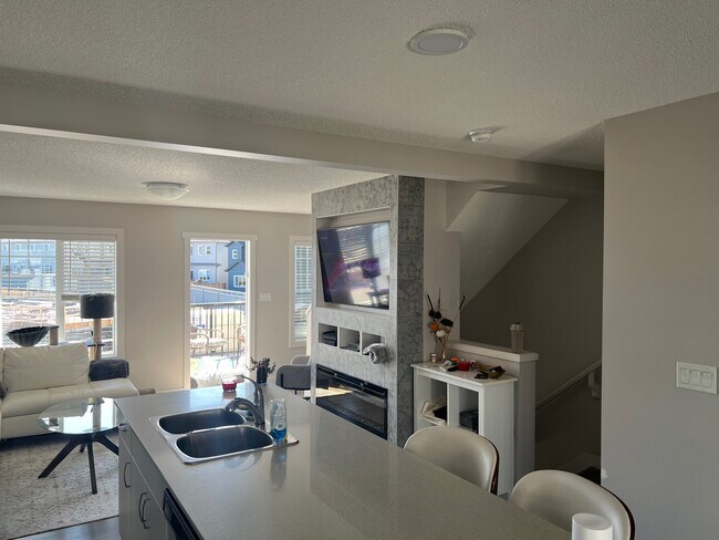 Photo du bâtiment - 846 Daniels Way SW