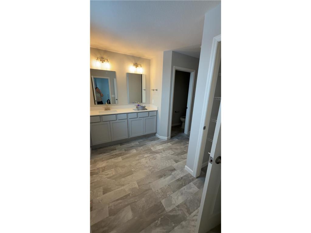 Foto del edificio - 4829 Airlake Dr