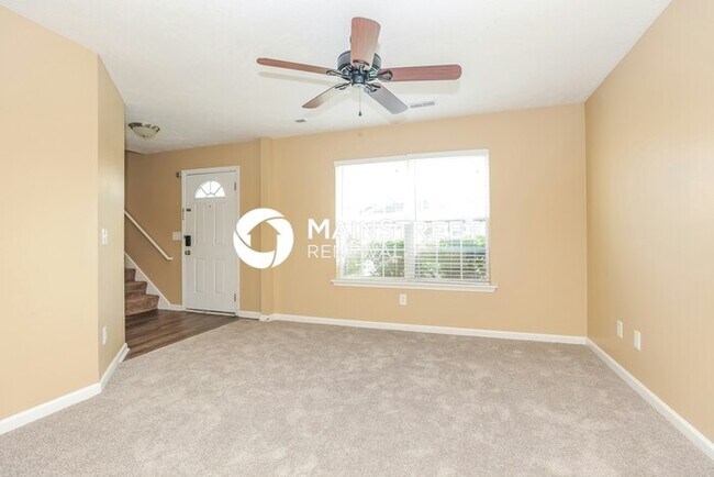 Foto del edificio - 3 Bedroom Pet-Friendly Home in La Vergne, TN with Main Street Renewal