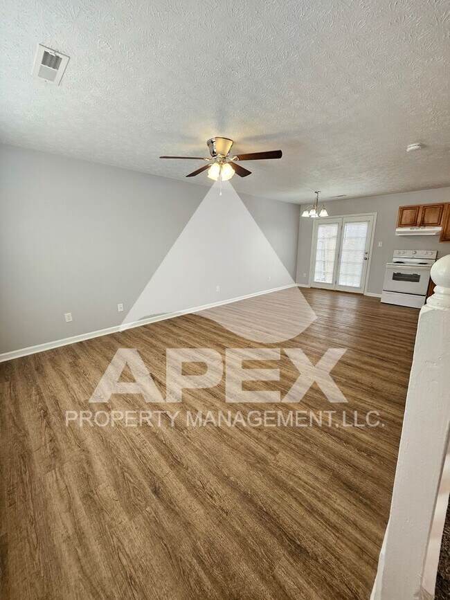 Foto del edificio - **MOVE-IN SPECIAL** 1/2 off 1st month! Bea...