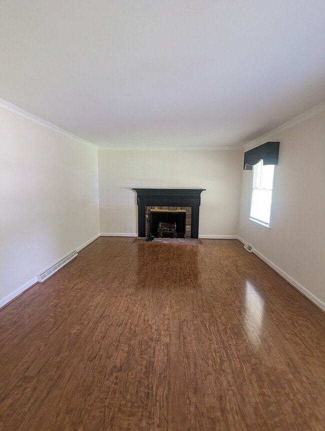 Building Photo - 249 River Oak Dr