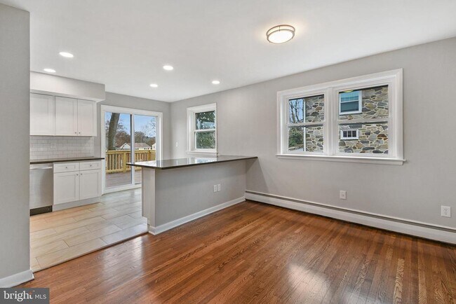 Building Photo - 119 3rd Ave