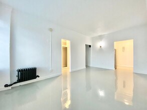 Interior Photo - La Marquise