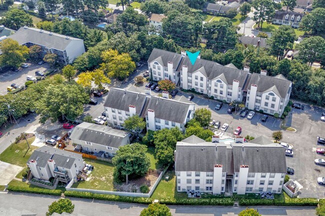 Foto del edificio - One Block From the Beach, Freshly Renovated Condo In Virginia Beach!