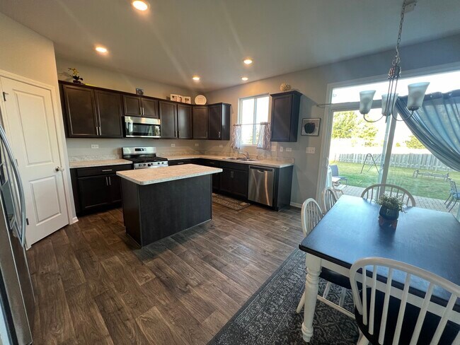 Building Photo - 1271 Bayberry Cir