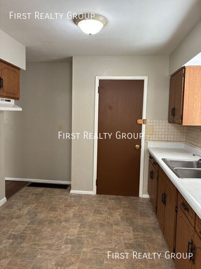 Foto del edificio - 2526 Kennedy Ave