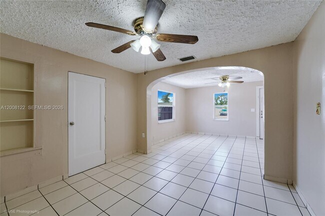 Foto del edificio - 166 E 17th St