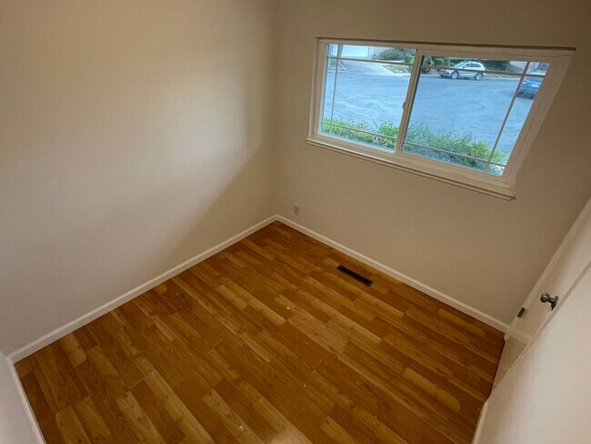 Foto del edificio - $4390 -- BEAUTIFUL 3BED HOME IN MISSION VA...