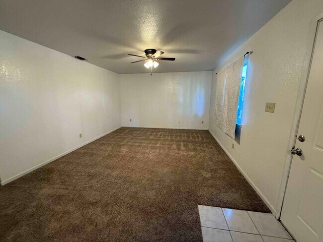 Foto del edificio - Elk Grove 3 Bed 2 Bath Close to Schools