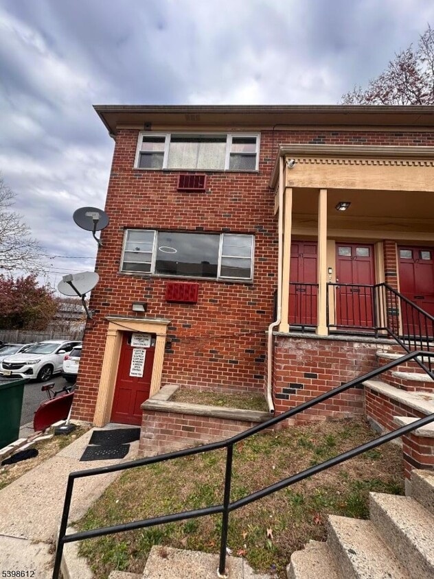 Primary Photo - 916 Stuyvesant Ave.