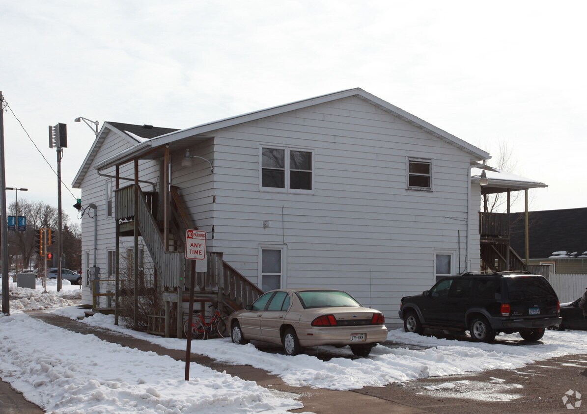 Building Photo - 1301 S Broadway St