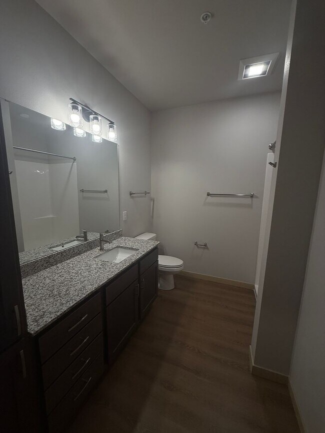 Interior Photo - Mira