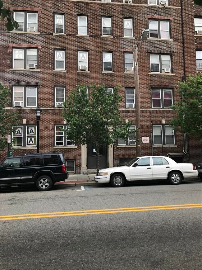 Building Photo - 805 New York Ave